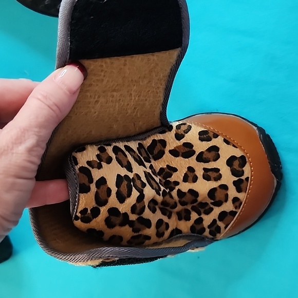 NWT Leopard Print Fuzzy Dog Boots Shoes, Size 8 - Picture 8 of 14